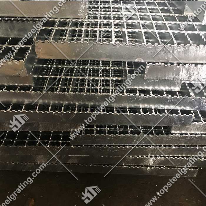 Serrated Bar Grating